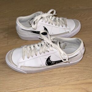 Nike Blazer Low Sketch White and Black
